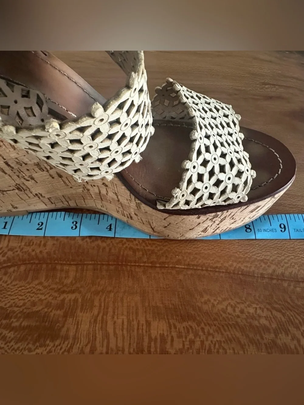Tory Burch Daisy Leather Preforated Open Toe Platform Wedges Sandals | Size: 10M